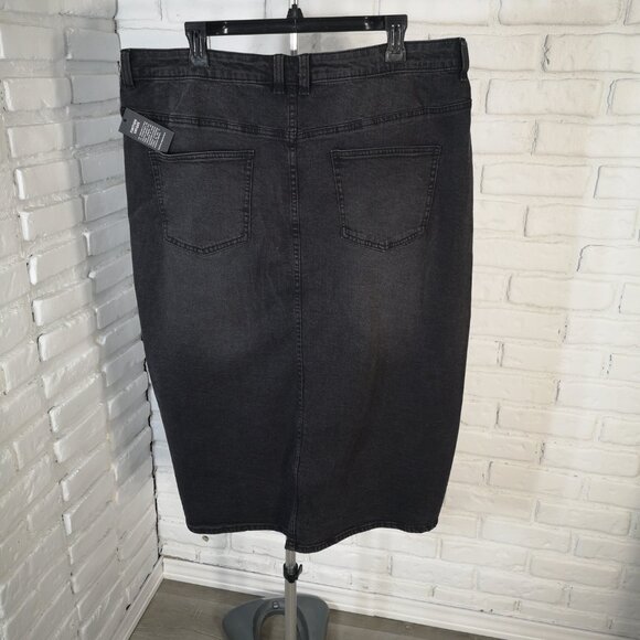 NWT Devoted Plus Ladies Size 1X Black Midi Length Denim Skirt - Picture 2 of 15
